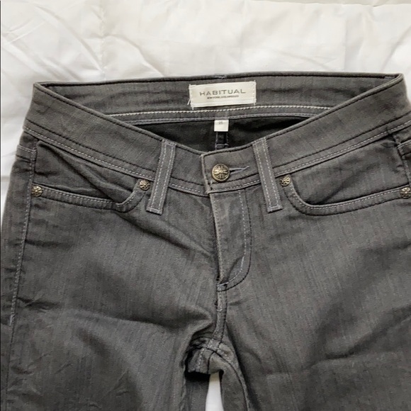 Women’s Habitual Gray Jean - Picture 3 of 6